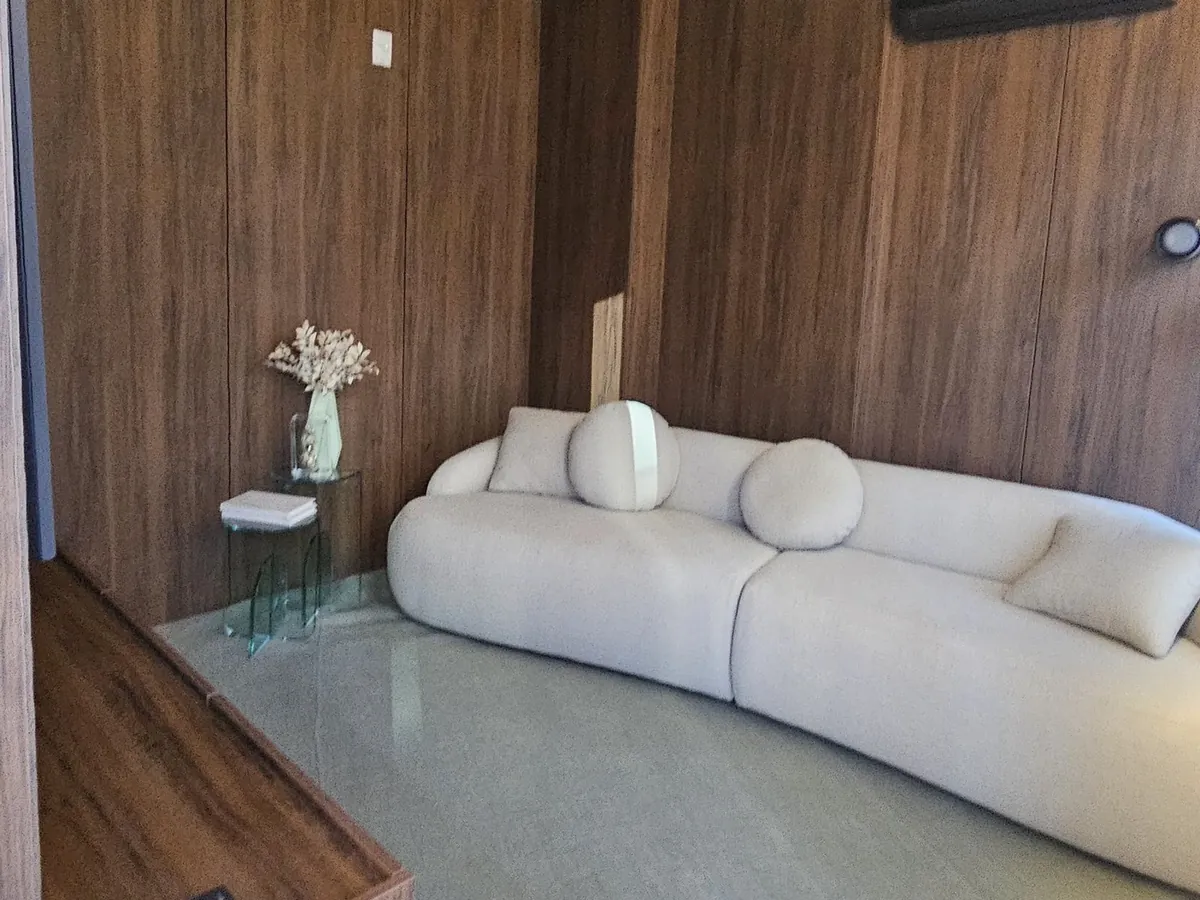 Lounge com sofá